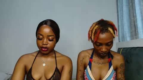 crimsondoll_ online show from September 30, 7:58 am