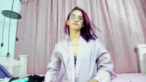 cris_dulce online show from May 9, 12:01 am