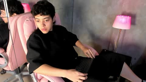 cris sasha online show from April 5, 11:42 am