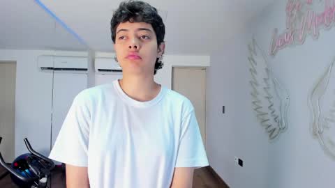 cris sasha online show from April 4, 11:42 am