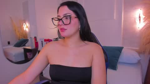 C R I S T I N A online show from May 9, 2:46 am