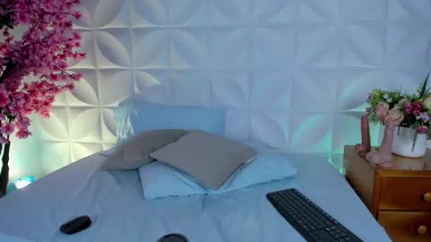 C R I S T I N A online show from October 16, 2:09 pm