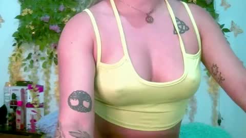 crysrus online show from May 18, 1:26 am