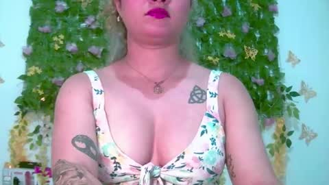 crysrus online show from May 18, 8:04 pm