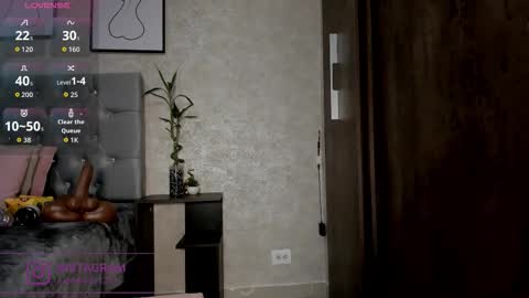 Snapshot of crystal_beennz chatting on September 30, 3:34 am online show from September 30, 3:34 am