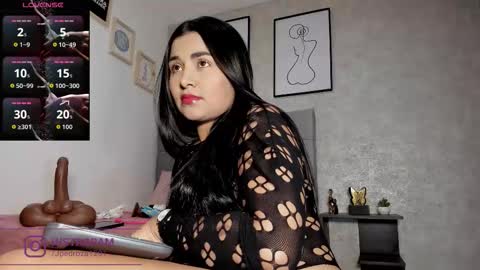 Snapshot of crystal_beennz chatting on September 11, 3:29 am online show from September 11, 3:29 am
