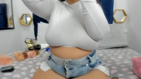 crystal_butterfly1 online show from December 14, 11:29 am