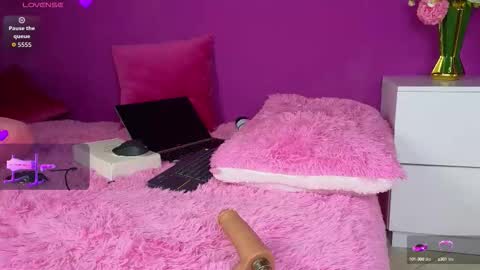 crystal_rouge online show from September 25, 2:05 pm
