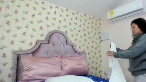 Milf Latina online show from May 18, 1:39 pm