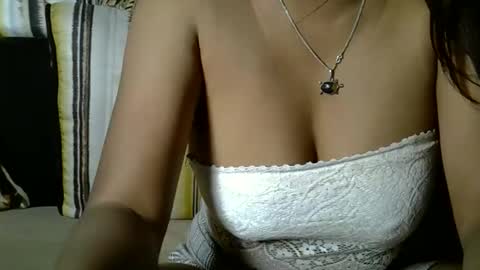 crystalbellax online show from April 8, 5:42 am