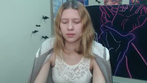 Stella online show from November 19, 7:52 am