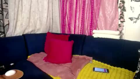 crystaljes online show from May 16, 4:28 pm