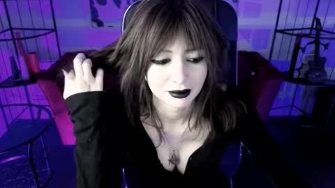 crystallbloom online show from February 5, 2:09 pm