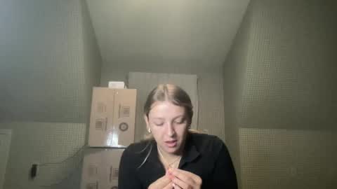 CrystalBabyy online show from October 25, 2:41 am