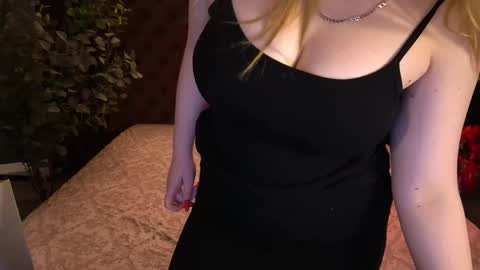 crystallpaws_ online show from May 26, 5:40 am