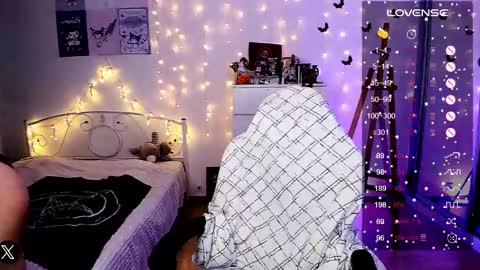 Sasha    Make me moan with patterns   good music here  online show from January 29, 12:43 am