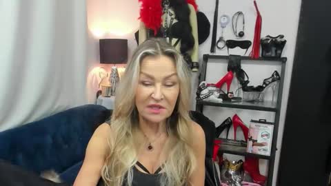 CrystalHotty online show from November 17, 6:14 am