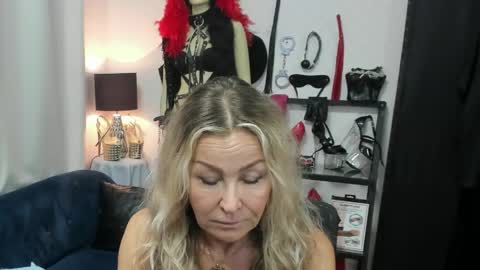 CrystalHotty online show from May 19, 4:52 am