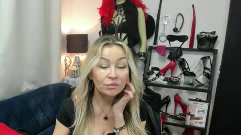 CrystalHotty online show from April 14, 5:18 am