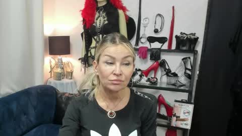 CrystalHotty online show from May 22, 5:05 am