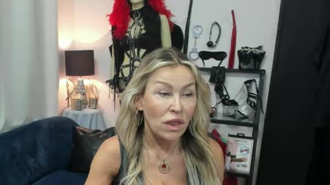 CrystalHotty online show from May 18, 5:13 am