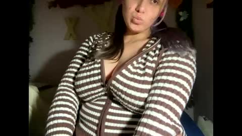 crystalyn777 online show from November 30, 7:23 am