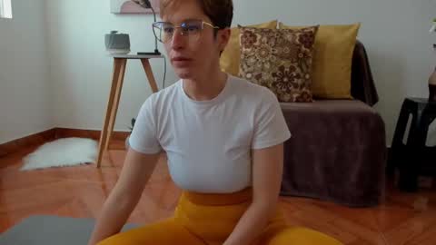Snapshot of cuddlingbunnny chatting on February 18, 6:06 pm Leonela online show from February 18, 6:06 pm