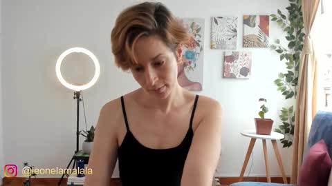 Snapshot of cuddlingbunnny chatting on September 12, 3:08 pm Leonela online show from September 12, 3:08 pm