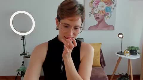 Snapshot of cuddlingbunnny chatting on February 28, 6:20 pm Leonela online show from February 28, 6:20 pm