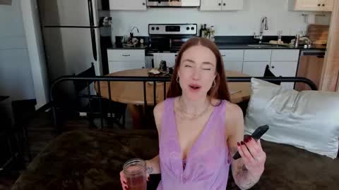 Quinn online show from October 11, 4:42 pm