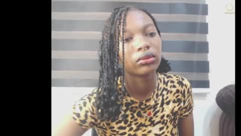 cumebony_petit online show from May 16, 7:33 am
