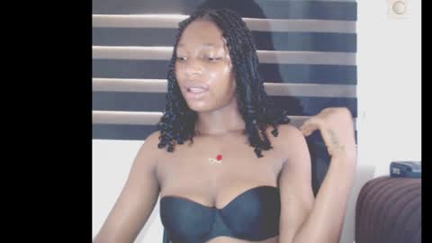 cumebony_petit online show from May 4, 1:26 pm