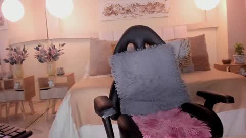 Cumming Loving online show from May 15, 9:06 pm