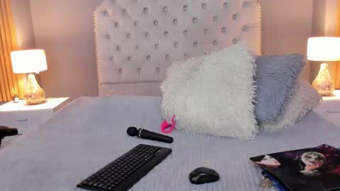 Cumming Loving online show from October 21, 8:35 pm