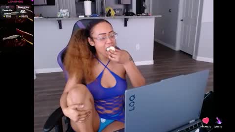 Nia Reese online show from July 3, 7:42 pm
