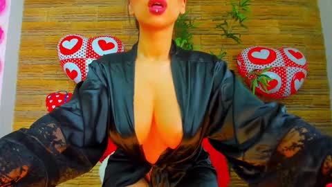 cupcake_izzy online show from February 12, 5:53 am