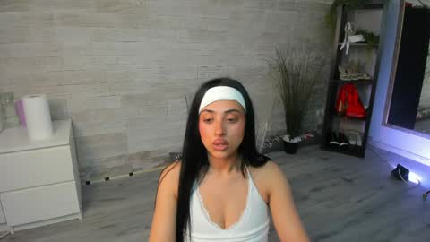cupcake_izzy online show from May 6, 8:35 pm