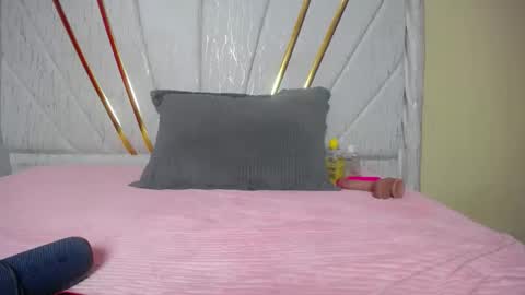 curvey_goddes online show from April 13, 9:43 am