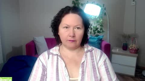 curvy_girlz online show from December 2, 5:15 pm