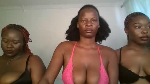 Snapshot of cute_daniellah chatting on February 8, 1:54 pm Danillah online show from February 8, 1:54 pm