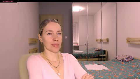 cute_lion_ online show from January 7, 3:59 pm