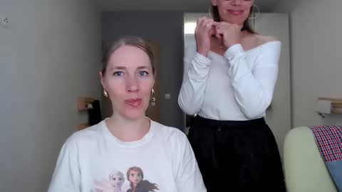 cute_lion_ online show from May 24, 1:32 pm