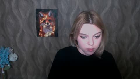 Mia online show from December 9, 10:11 am