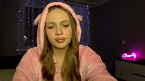 cute_shy06 online show from December 15, 8:14 pm