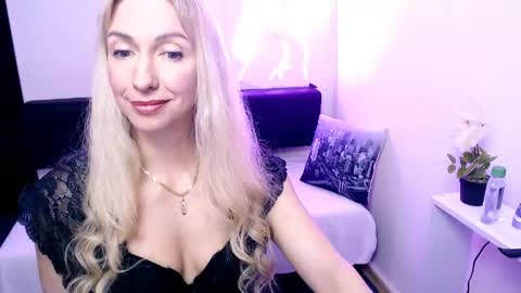 cute_smile_shy online show from April 30, 8:57 pm