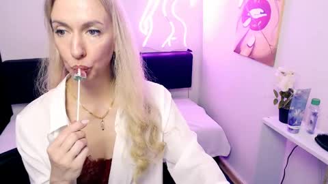 cute_smile_shy online show from May 16, 10:36 am