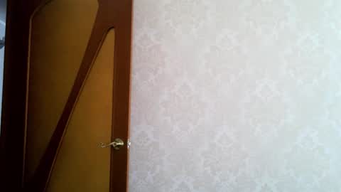 cute_strawberry_ online show from October 19, 7:43 am