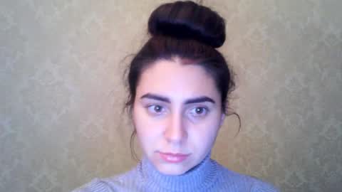 cute_strawberry_ online show from November 17, 5:46 pm