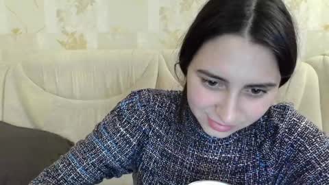 cute_strawberry_ online show from December 13, 6:27 pm