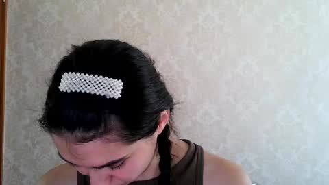 cute_strawberry_ online show from October 7, 8:08 am